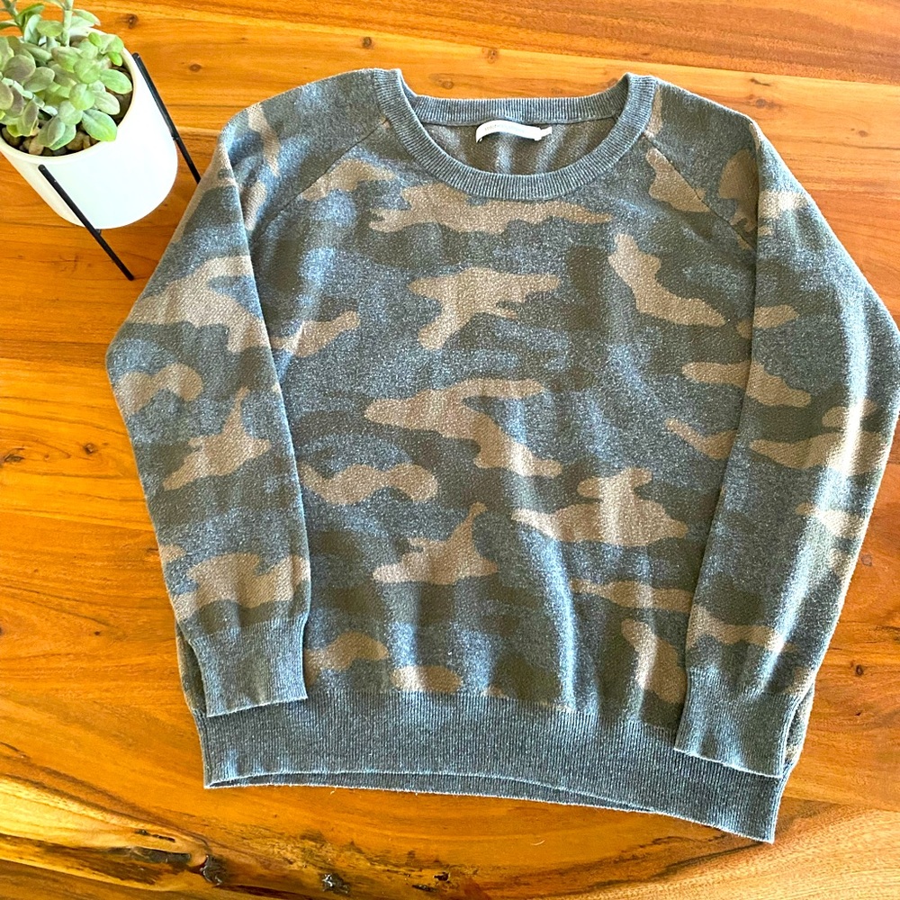 Stitches & Stripes Camo Pullover - Medium - gently worn
